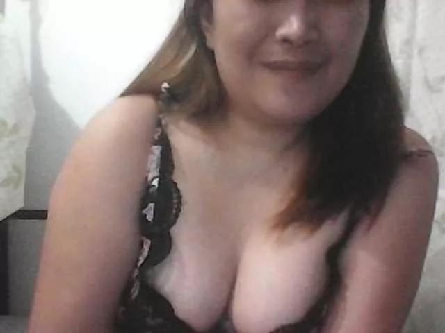 Kissmebabe143 on BongaCams 