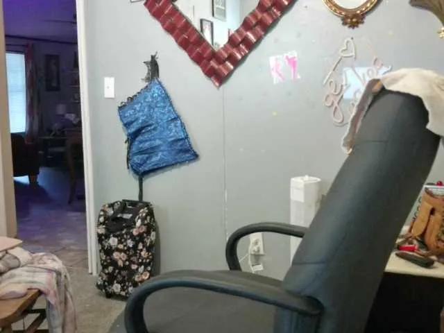 lisalovely6981 on BongaCams