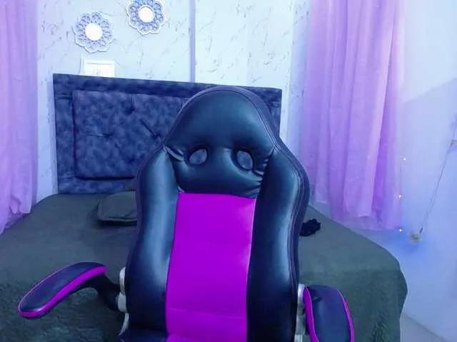 mia-thommson — I am excited to see how I masturbate while I touch the tits for you, also that I love to penetrate myself with your very hard cock, that you bite my big nipples and that my vagina feels wet with just touching me.