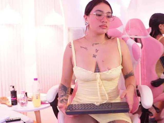 SamaraCollinss on BongaCams 