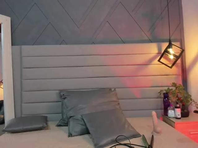 Thania-Hot — I love to suck a good banana, that you talk to me while I'm touching myself, that you describe exactly each one of your movements and what I make you feel.