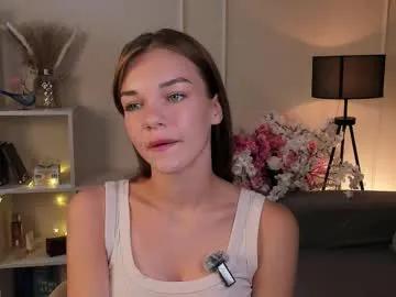 cwenbrayton — My last 3 days are here <3  Cwen like a wife // GOAL: spray my top and make my nippels harder [185 tokens left] #new #18 #teen #shy #cute