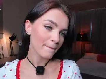synne_glows on Chaturbate 