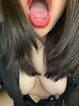 --Lyly-- on StripChat 
