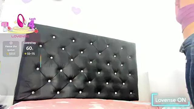 Alba_Grey on StripChat 