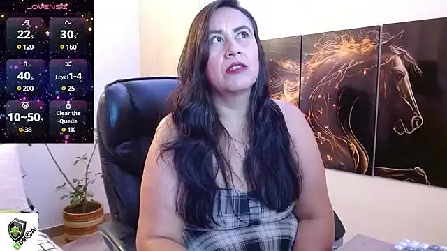 amalia_brunette on StripChat 