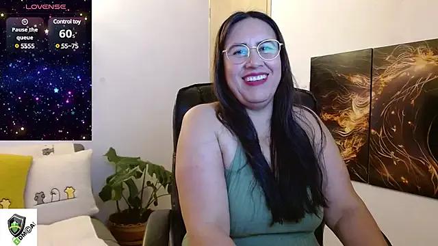 amalia_brunette on StripChat