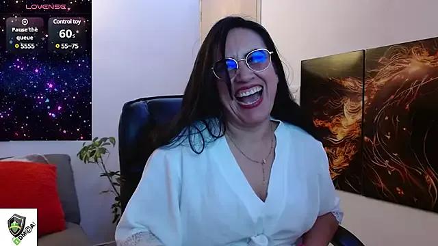 amalia_brunette on StripChat 
