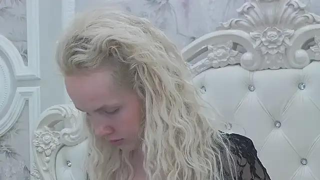 EllieFrosty_ on StripChat