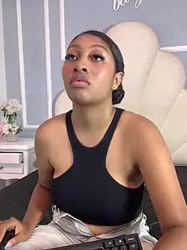 Emmacooperss on StripChat 