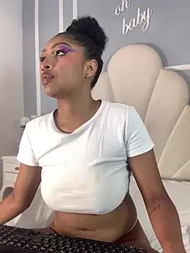 Emmacooperss on StripChat 