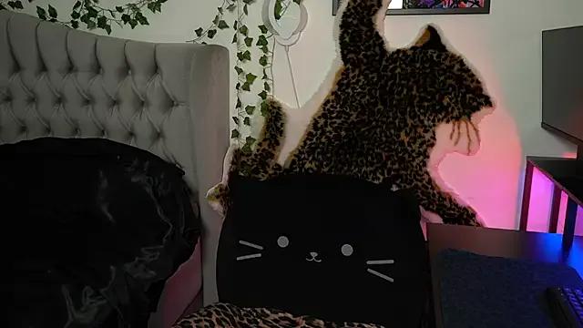 Estherjizz — last tip gets new video & snap