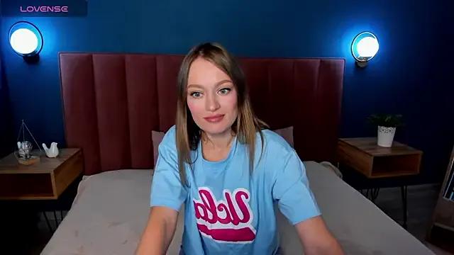 EvelynPoole — Lick my fingers close to cam