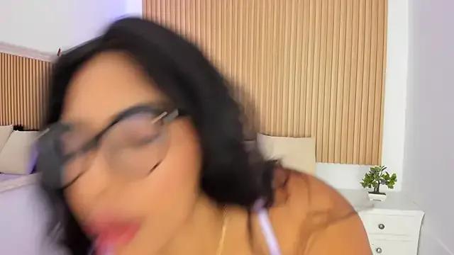 GenesisRuiz on StripChat