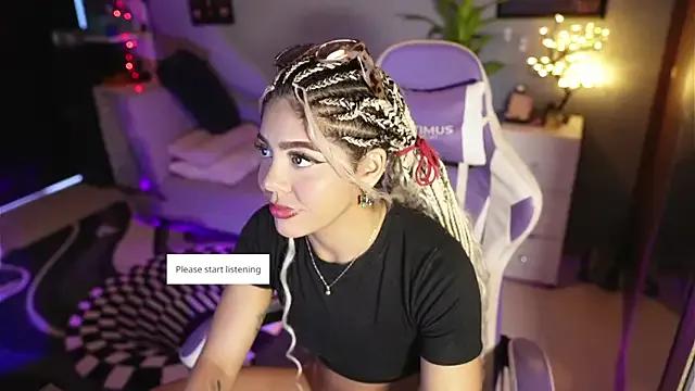 hannachris- on StripChat 