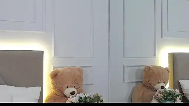 LeilaLow on StripChat 