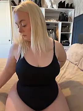 lusciouslylou — Watch me play