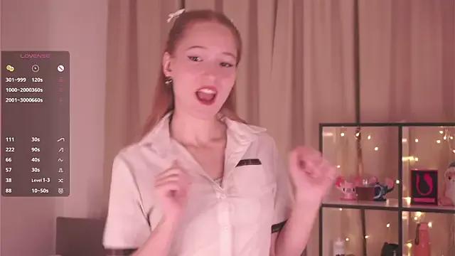 MaggieWell — Squeeze the boobs next to the camera