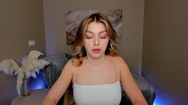 MollyMeltorr on StripChat 