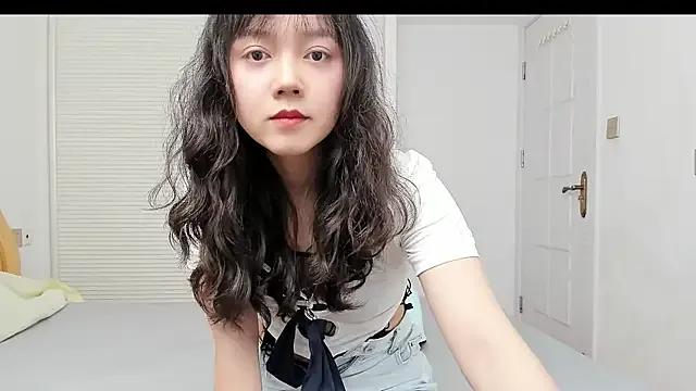 momo-small on StripChat 