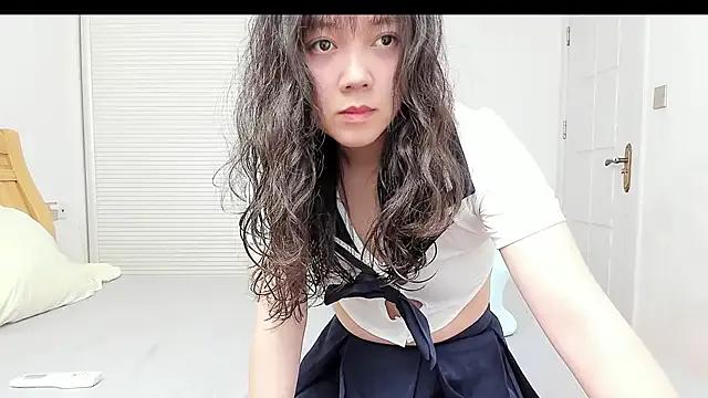 momo-small on StripChat 