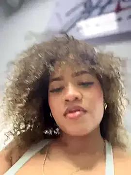 riri_brunnete on StripChat 