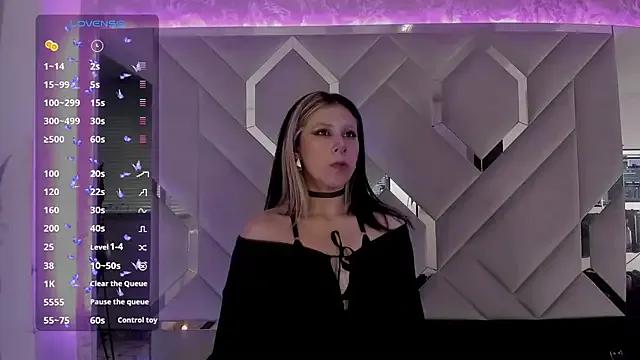 Sara_Foxx1 on StripChat 