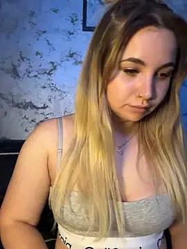 SelenaaD on StripChat 