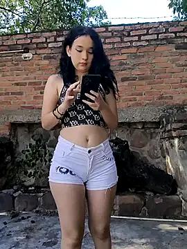 sweet_outdoor_charm — Freechat on StripChat