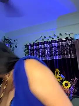 V-Hot-Sweti — Dildo blowjob