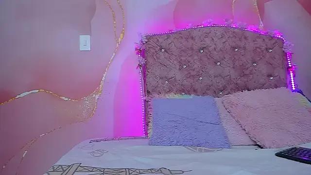 violet_taylor_ — SHOW    DILDO