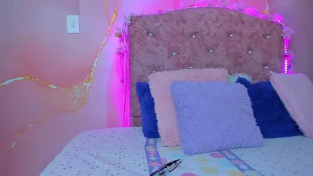violet_taylor_ — SHOW    DILDO