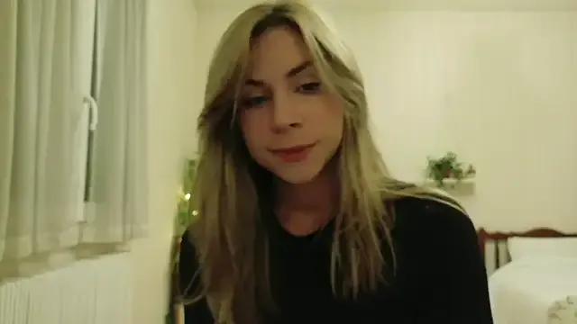 wonderalice31 — Take off top and tease